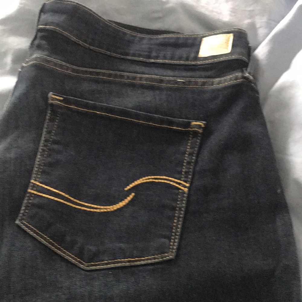 Levi Strauss Signature Modern Slim cuffed jean. Size w 35. Dark wash.